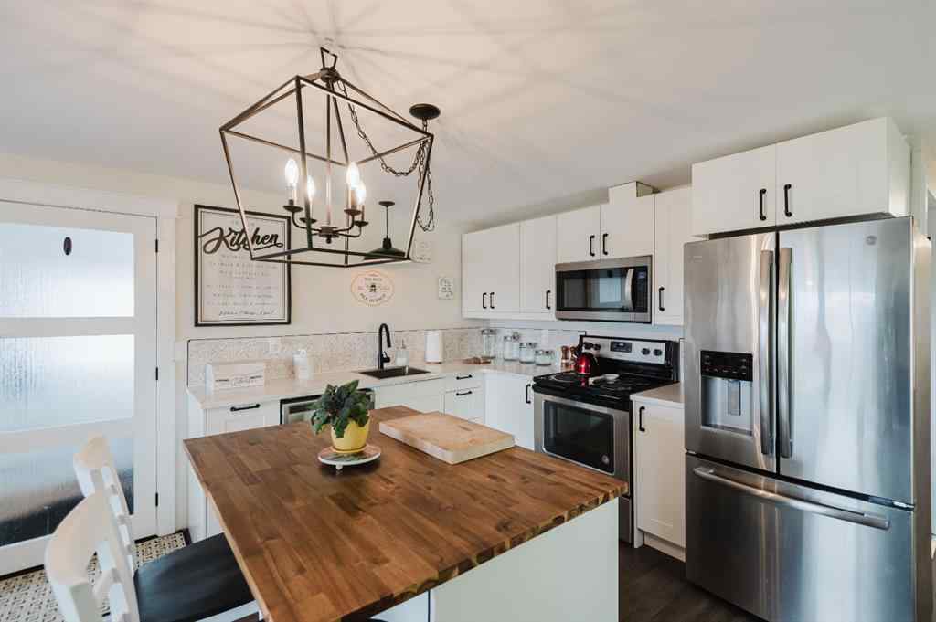 MLS® A2260567 - 9812 99 Street  in NONE Wembley, Residential