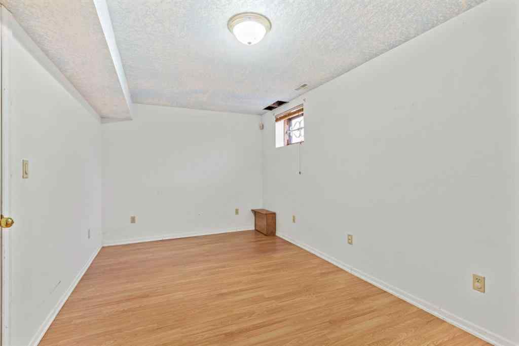 MLS® A2260607 - 1024 Santana Road NW in Sandstone Valley Calgary, Residential