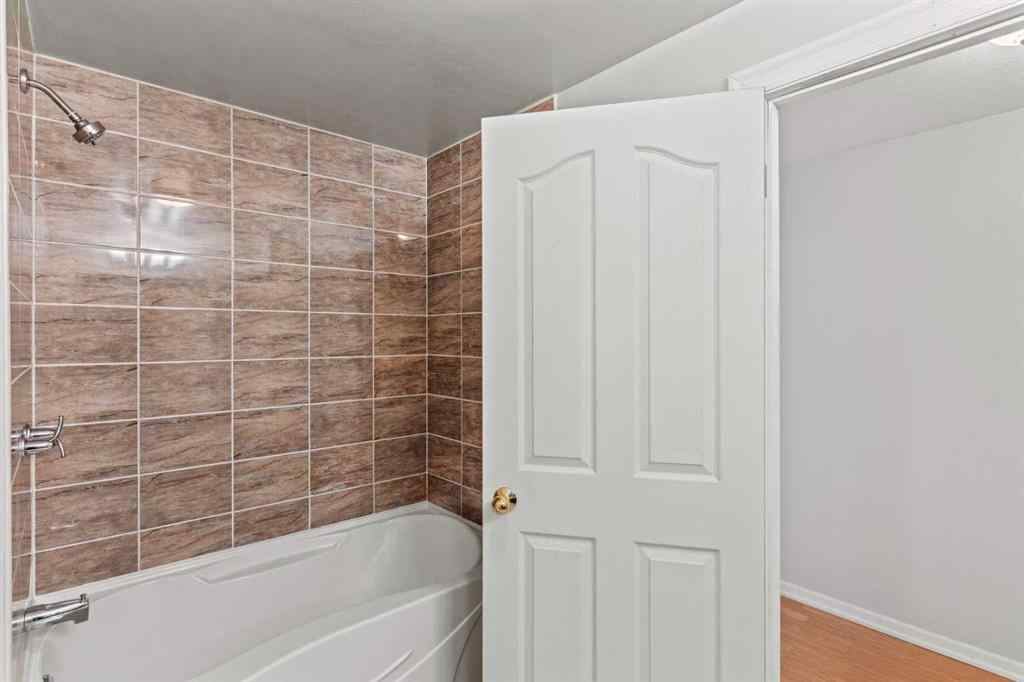 MLS® A2260607 - 1024 Santana Road NW in Sandstone Valley Calgary, Residential