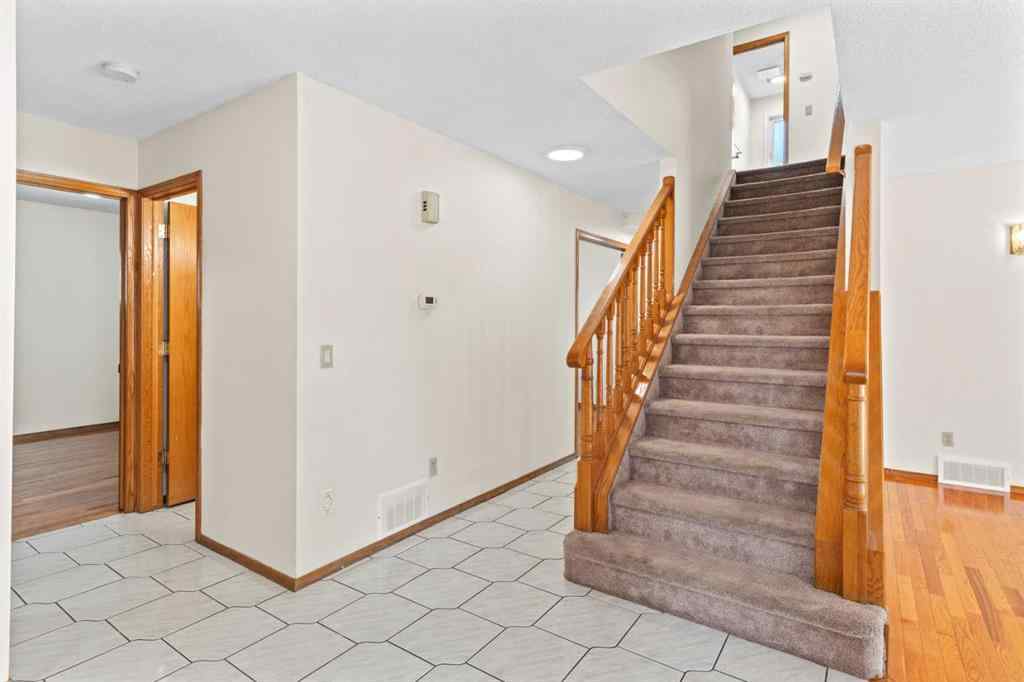 MLS® A2260607 - 1024 Santana Road NW in Sandstone Valley Calgary, Residential