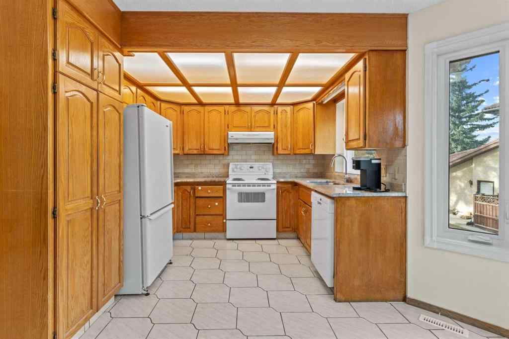 MLS® A2260607 - 1024 Santana Road NW in Sandstone Valley Calgary, Residential