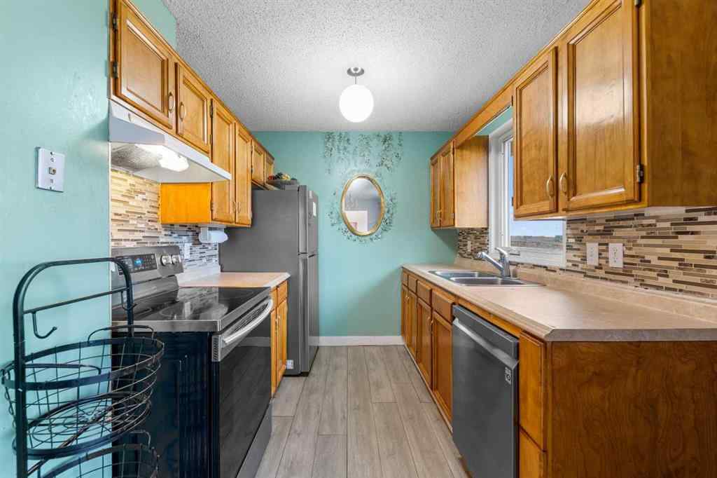 MLS® A2260622 - 305 Whitehill Place NE in Whitehorn Calgary, Residential