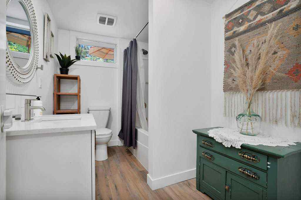 MLS® A2260630 - 4134 47 Street  in Grandview Red Deer, Residential