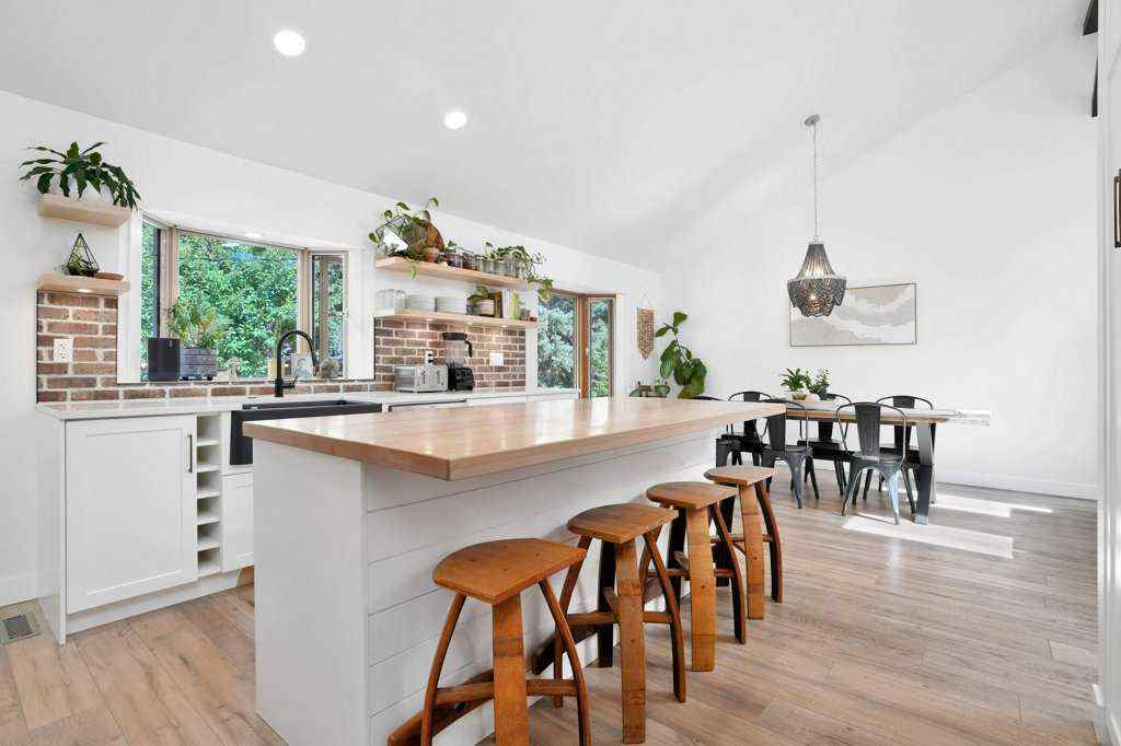 MLS® A2260630 - 4134 47 Street  in Grandview Red Deer, Residential