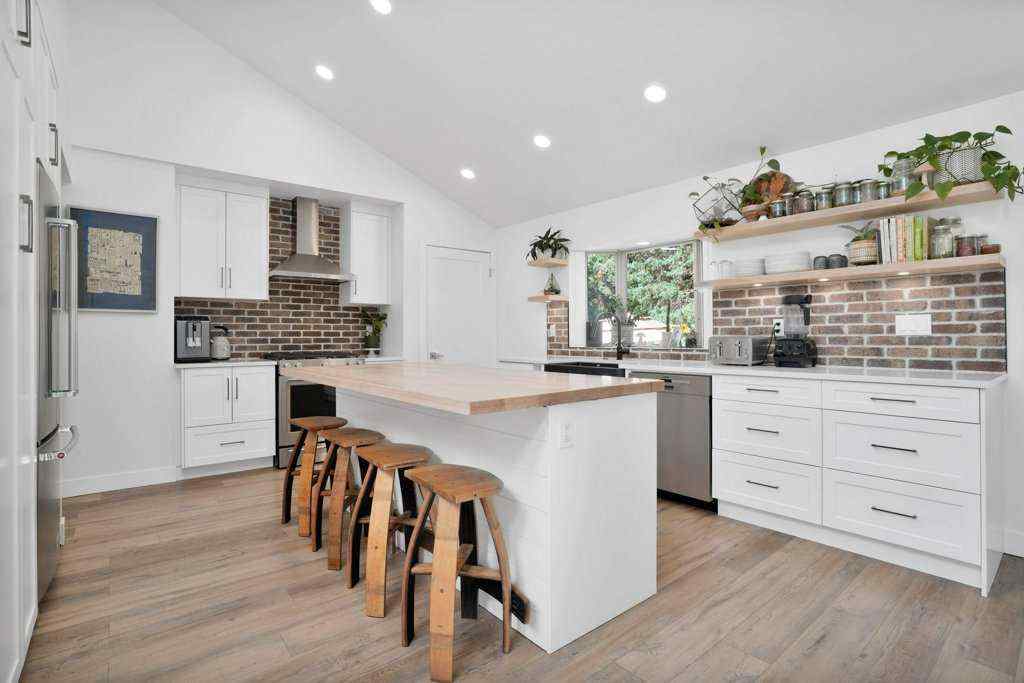 MLS® A2260630 - 4134 47 Street  in Grandview Red Deer, Residential