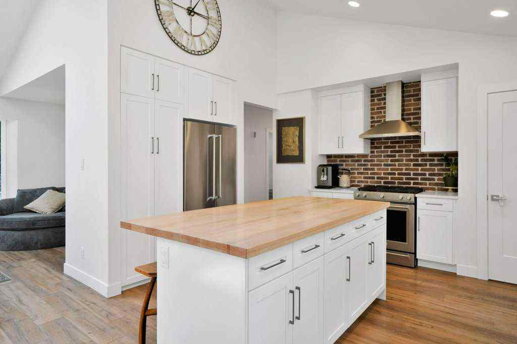 MLS® A2260630 - 4134 47 Street  in Grandview Red Deer, Residential