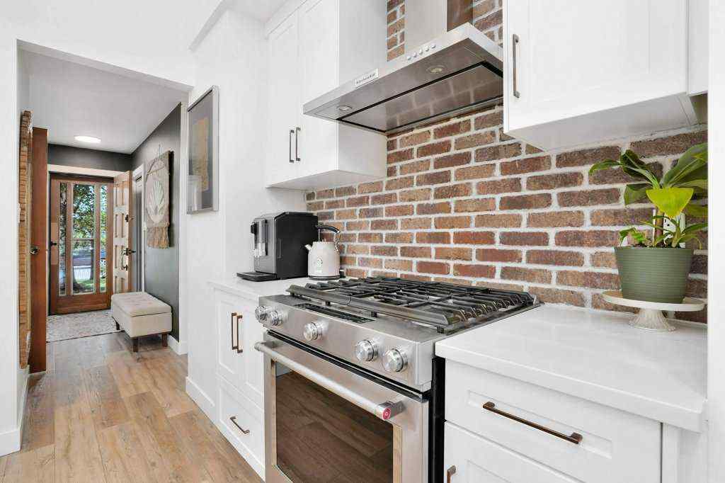 MLS® A2260630 - 4134 47 Street  in Grandview Red Deer, Residential