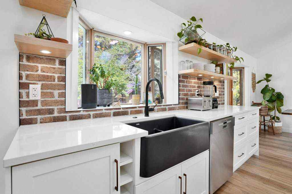 MLS® A2260630 - 4134 47 Street  in Grandview Red Deer, Residential