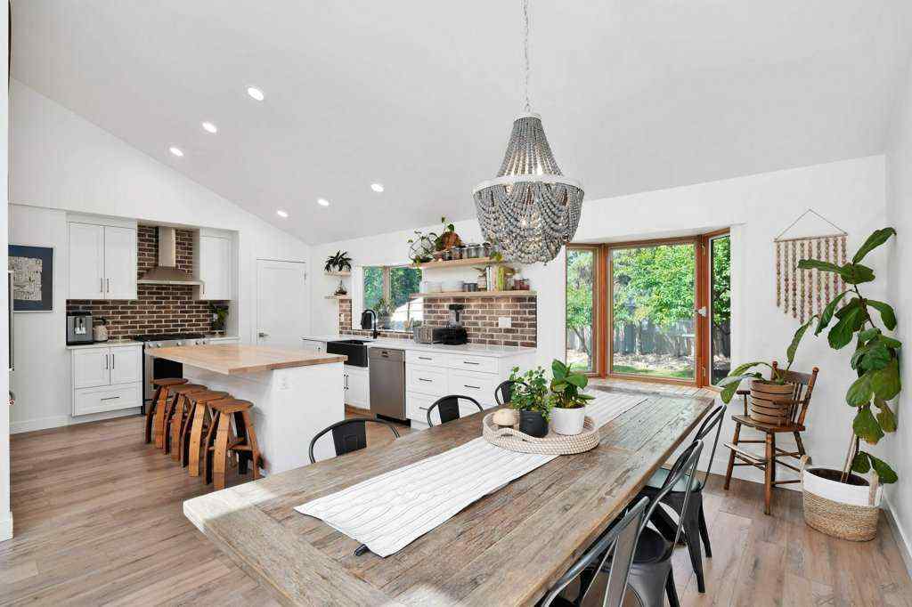 MLS® A2260630 - 4134 47 Street  in Grandview Red Deer, Residential