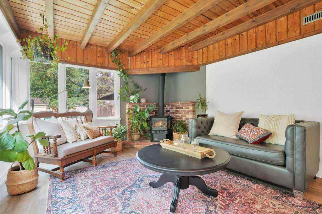 MLS® A2260630 - 4134 47 Street  in Grandview Red Deer, Residential