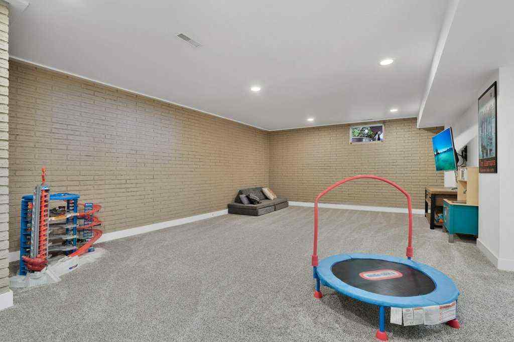 MLS® A2260630 - 4134 47 Street  in Grandview Red Deer, Residential