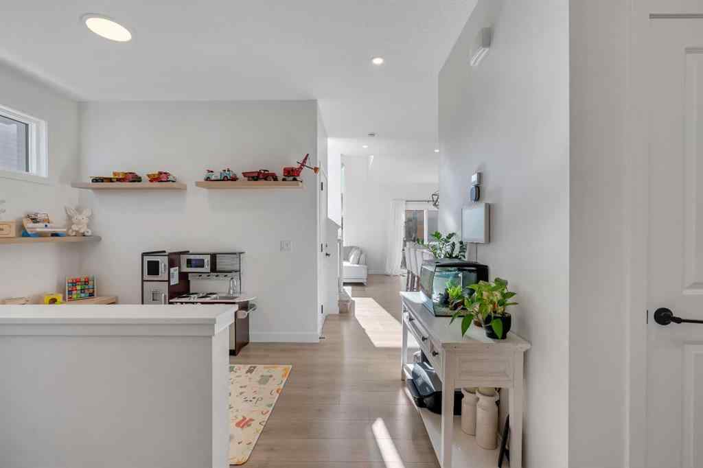 MLS® A2260631 - 20 Edith Crescent NW in Glacier Ridge Calgary, Residential