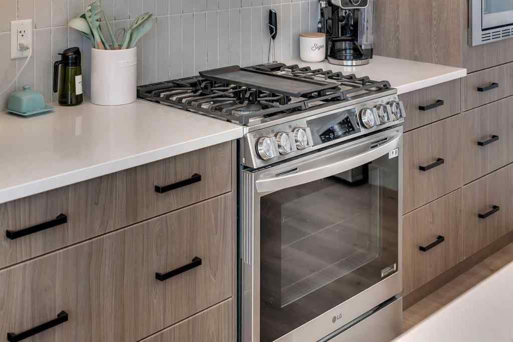 MLS® A2260631 - 20 Edith Crescent NW in Glacier Ridge Calgary, Residential