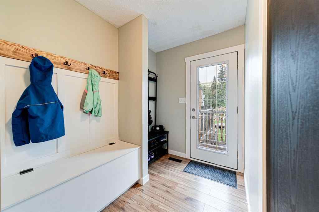 MLS® A2260633 - 21009 21 Avenue  in NONE Bellevue, Residential