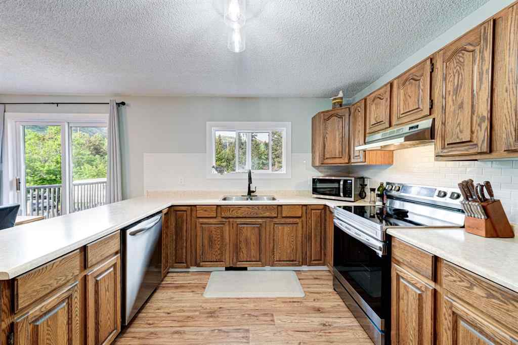 MLS® A2260633 - 21009 21 Avenue  in NONE Bellevue, Residential