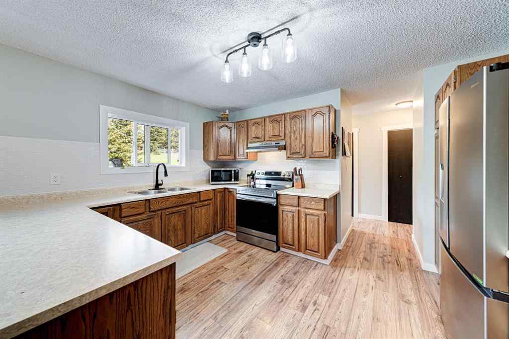 MLS® A2260633 - 21009 21 Avenue  in NONE Bellevue, Residential