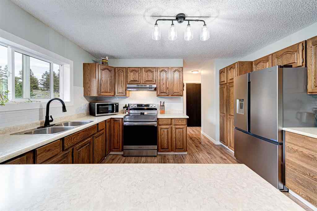 MLS® A2260633 - 21009 21 Avenue  in NONE Bellevue, Residential