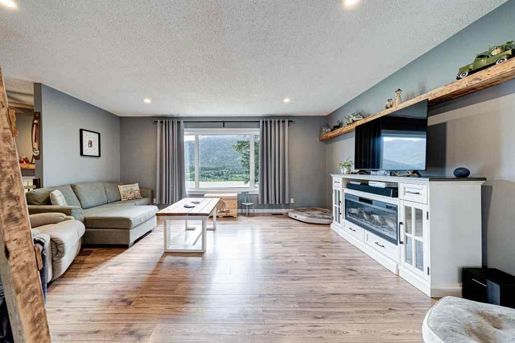 MLS® A2260633 - 21009 21 Avenue  in NONE Bellevue, Residential