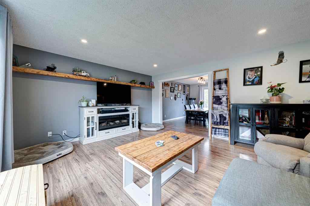 MLS® A2260633 - 21009 21 Avenue  in NONE Bellevue, Residential