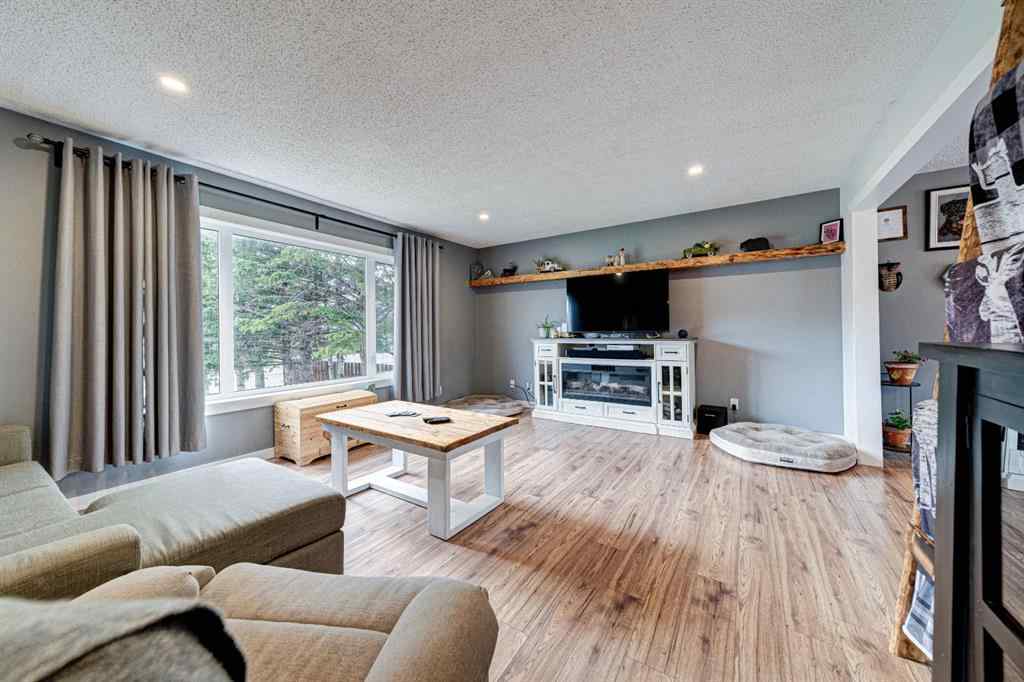 MLS® A2260633 - 21009 21 Avenue  in NONE Bellevue, Residential