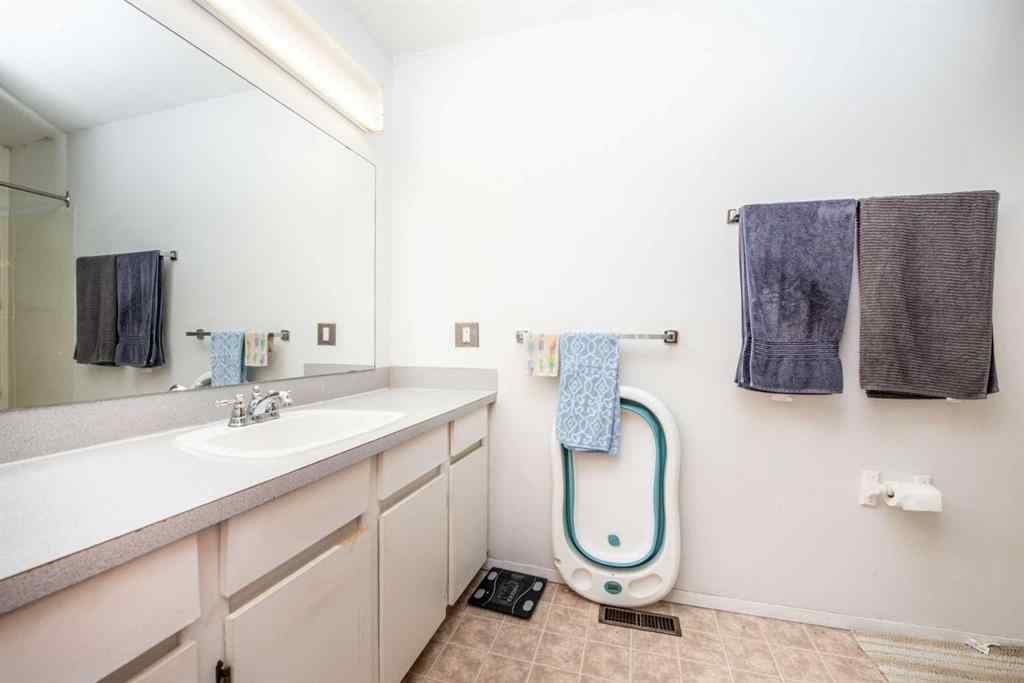 MLS® A2260636 - Unit #301 5404 10 Avenue SE in Penbrooke Meadows Calgary, Residential