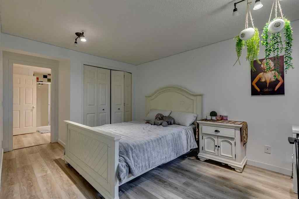 MLS® A2260653 - 42 Sierra Morena Green SW in Signal Hill Calgary, Residential