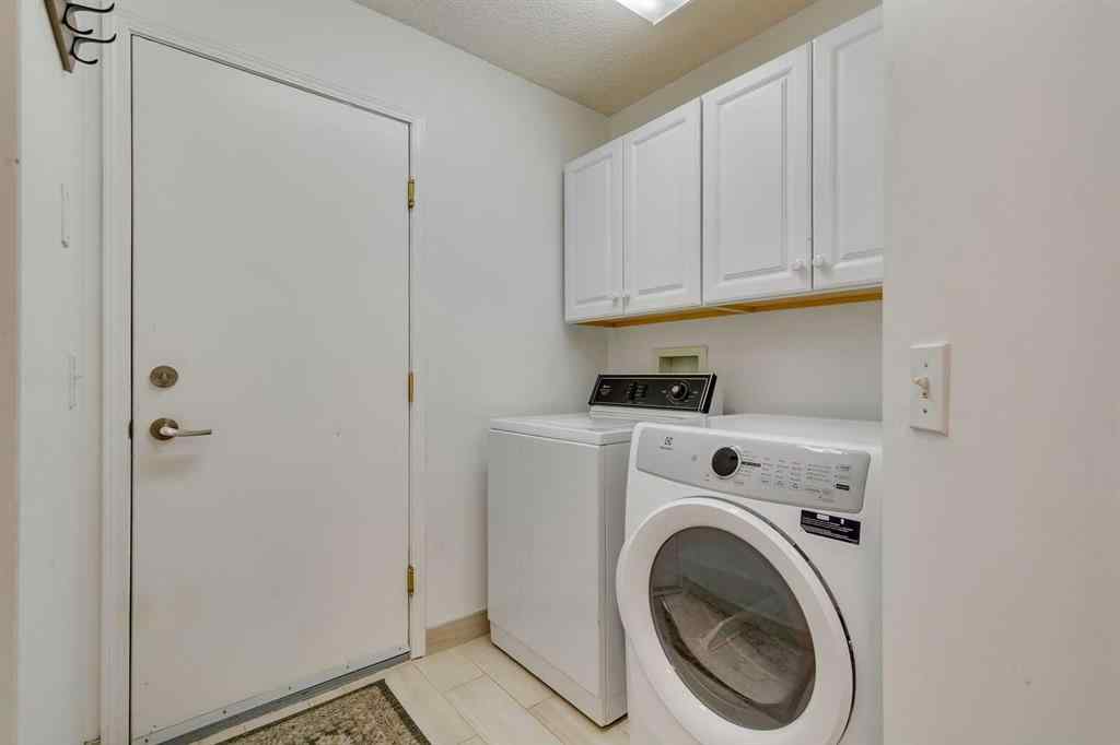 MLS® A2260653 - 42 Sierra Morena Green SW in Signal Hill Calgary, Residential