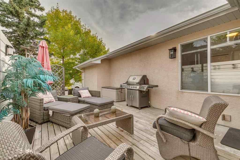 MLS® A2260653 - 42 Sierra Morena Green SW in Signal Hill Calgary, Residential