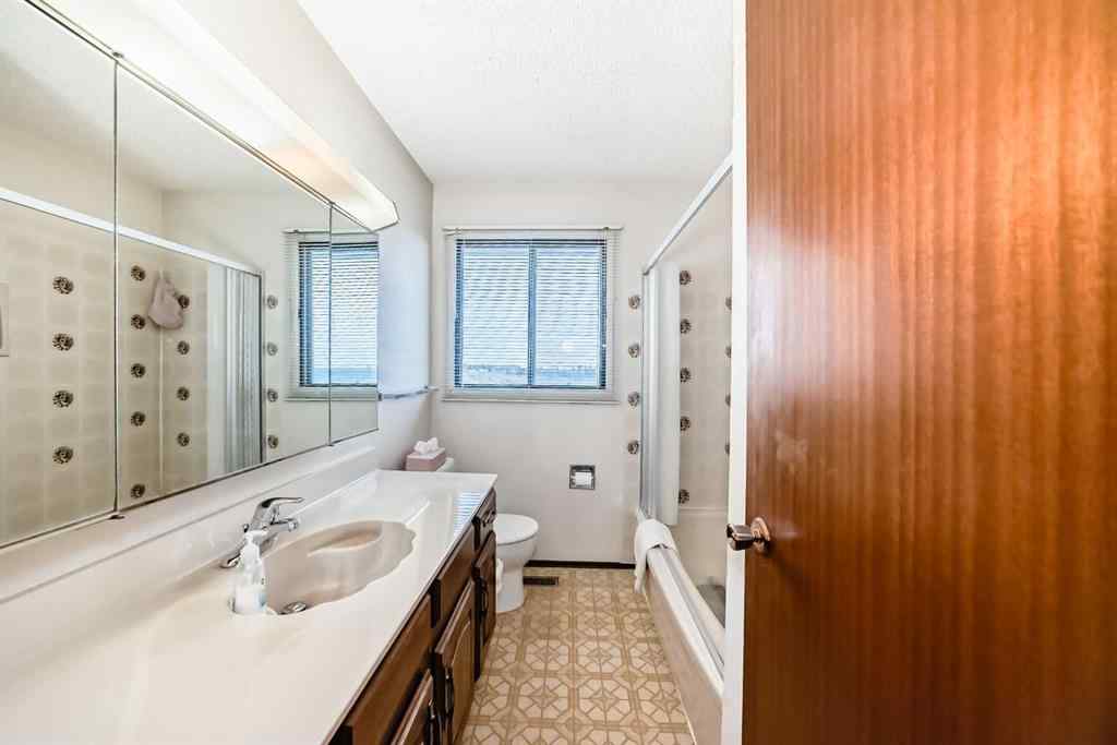 MLS® A2260663 - 16 Edgeland Bay NW in Edgemont Calgary, Residential