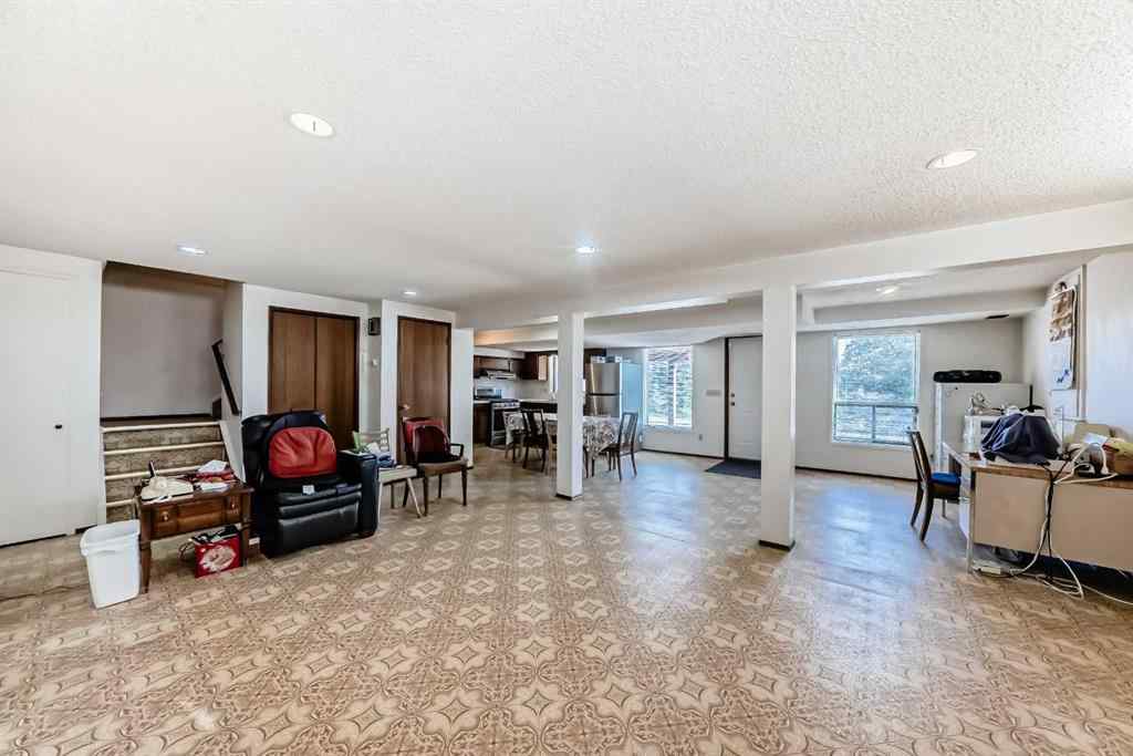 MLS® A2260663 - 16 Edgeland Bay NW in Edgemont Calgary, Residential