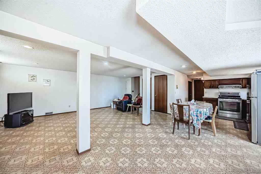 MLS® A2260663 - 16 Edgeland Bay NW in Edgemont Calgary, Residential