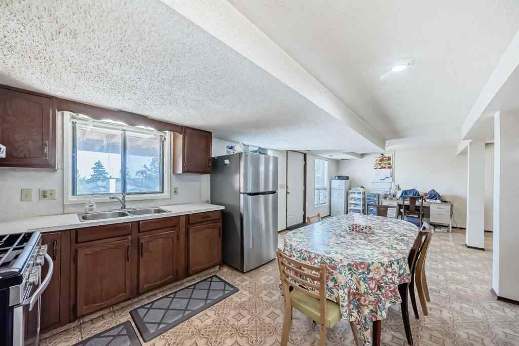 MLS® A2260663 - 16 Edgeland Bay NW in Edgemont Calgary, Residential