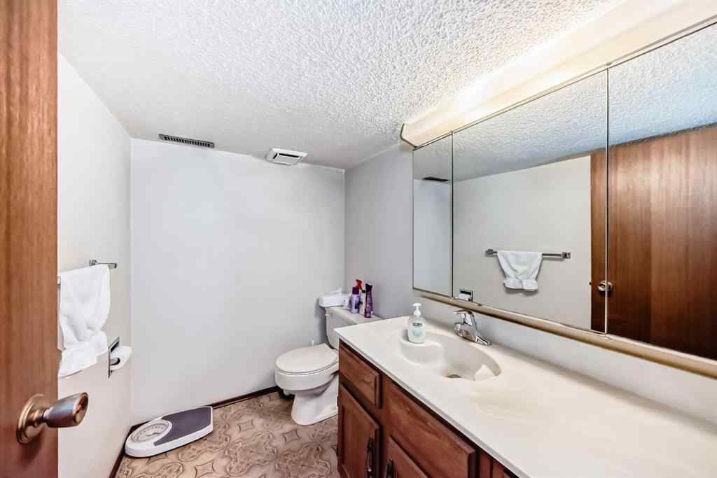 MLS® A2260663 - 16 Edgeland Bay NW in Edgemont Calgary, Residential