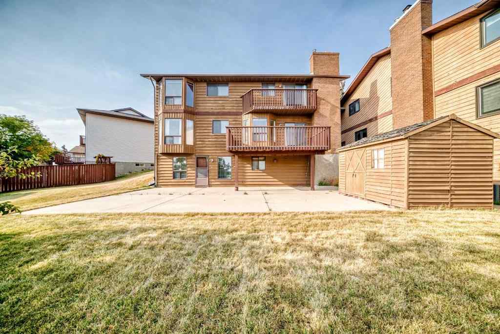 MLS® A2260663 - 16 Edgeland Bay NW in Edgemont Calgary, Residential