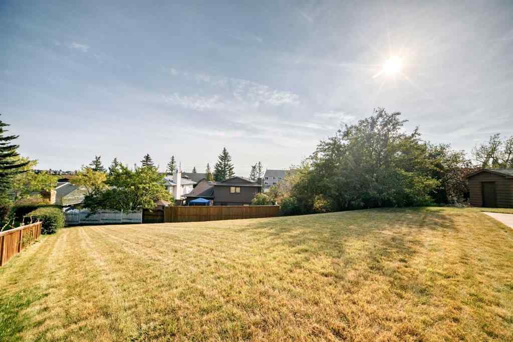 MLS® A2260663 - 16 Edgeland Bay NW in Edgemont Calgary, Residential