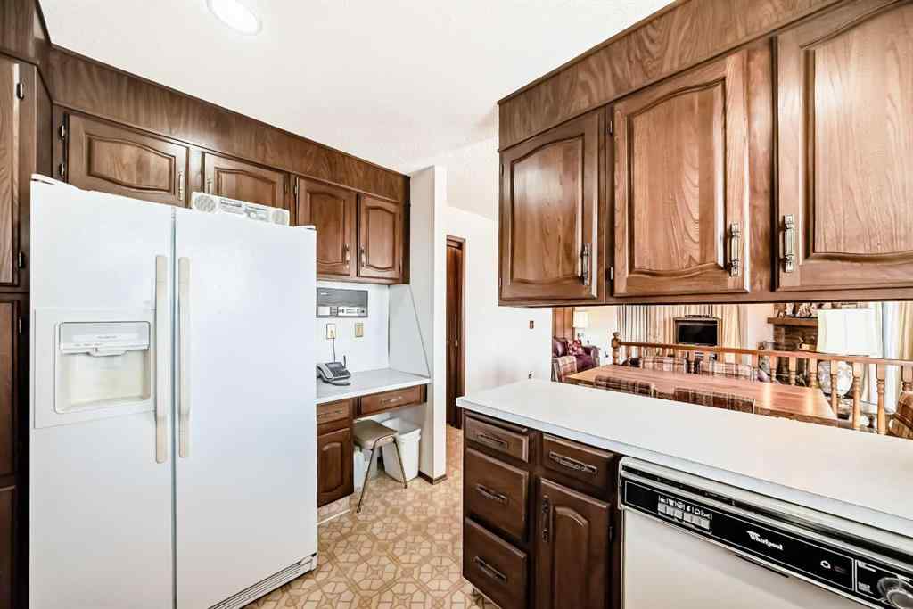 MLS® A2260663 - 16 Edgeland Bay NW in Edgemont Calgary, Residential