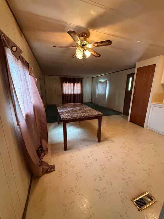 MLS® A2260685 - 333 Fleet Street SW in SW Hill Medicine Hat, Residential