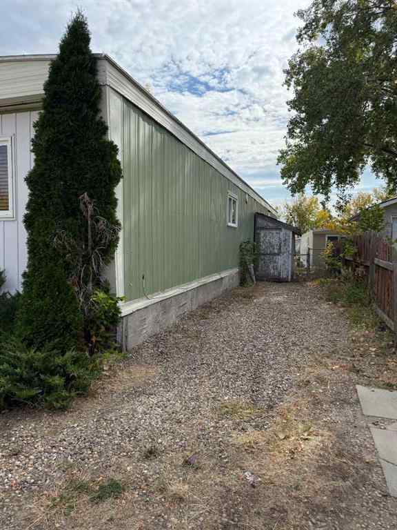 MLS® A2260685 - 333 Fleet Street SW in SW Hill Medicine Hat, Residential