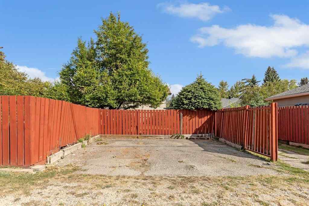 MLS® A2260697 - 3303 Boulton Road NW in Brentwood Calgary, Residential