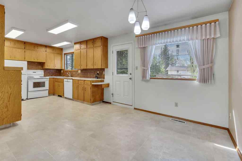 MLS® A2260697 - 3303 Boulton Road NW in Brentwood Calgary, Residential