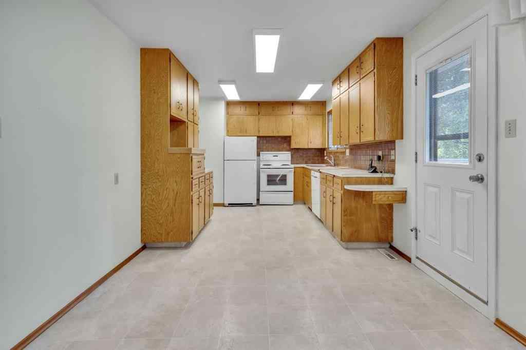 MLS® A2260697 - 3303 Boulton Road NW in Brentwood Calgary, Residential