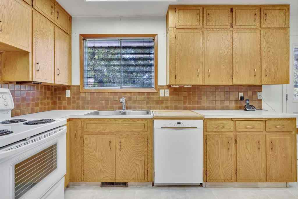 MLS® A2260697 - 3303 Boulton Road NW in Brentwood Calgary, Residential