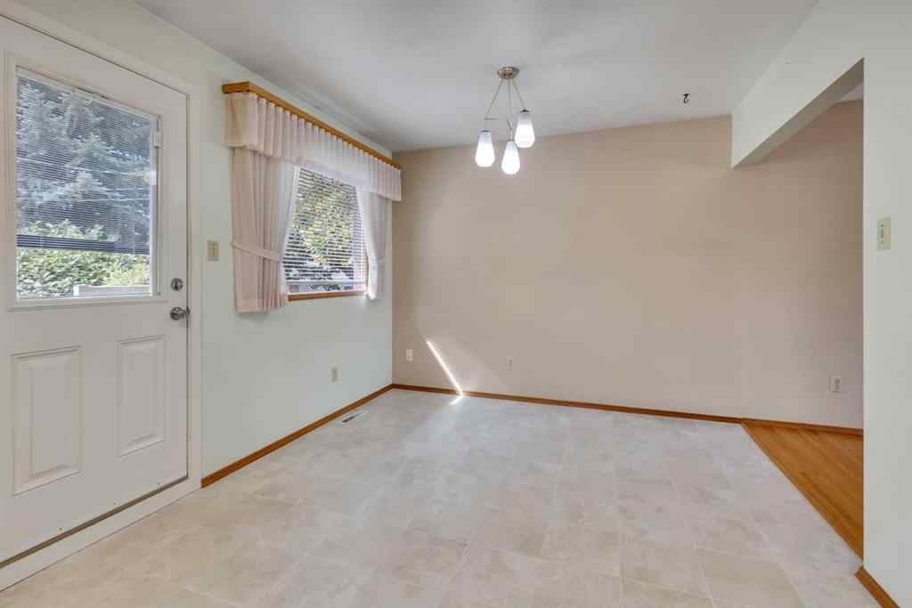 MLS® A2260697 - 3303 Boulton Road NW in Brentwood Calgary, Residential