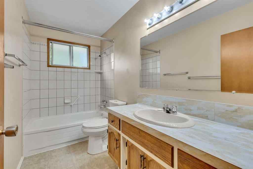 MLS® A2260697 - 3303 Boulton Road NW in Brentwood Calgary, Residential