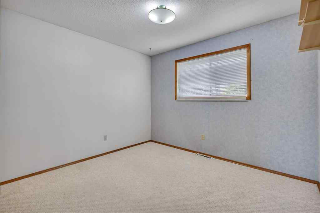 MLS® A2260697 - 3303 Boulton Road NW in Brentwood Calgary, Residential