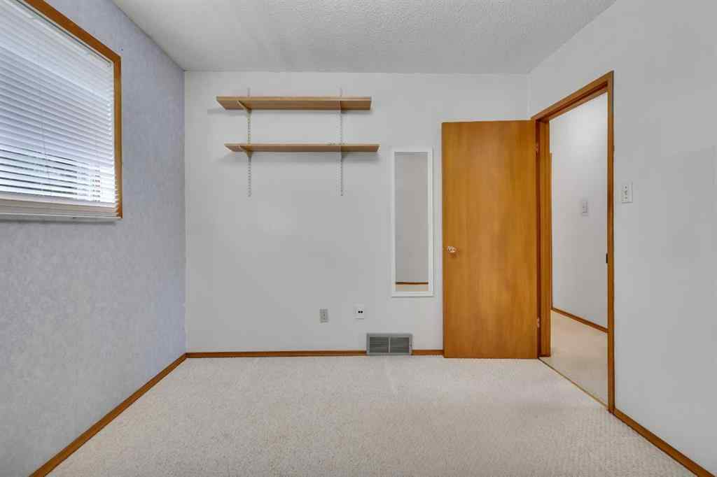 MLS® A2260697 - 3303 Boulton Road NW in Brentwood Calgary, Residential