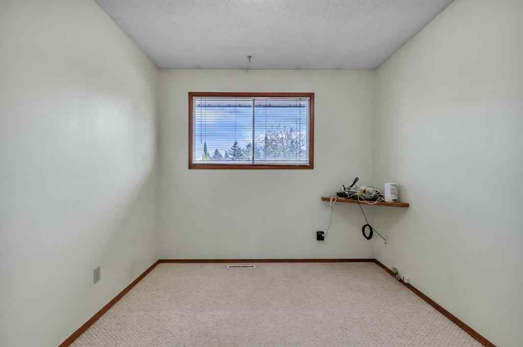 MLS® A2260697 - 3303 Boulton Road NW in Brentwood Calgary, Residential