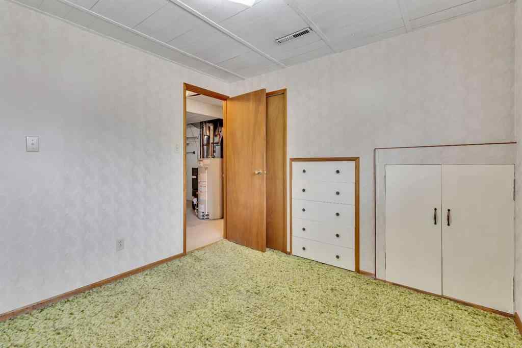 MLS® A2260697 - 3303 Boulton Road NW in Brentwood Calgary, Residential