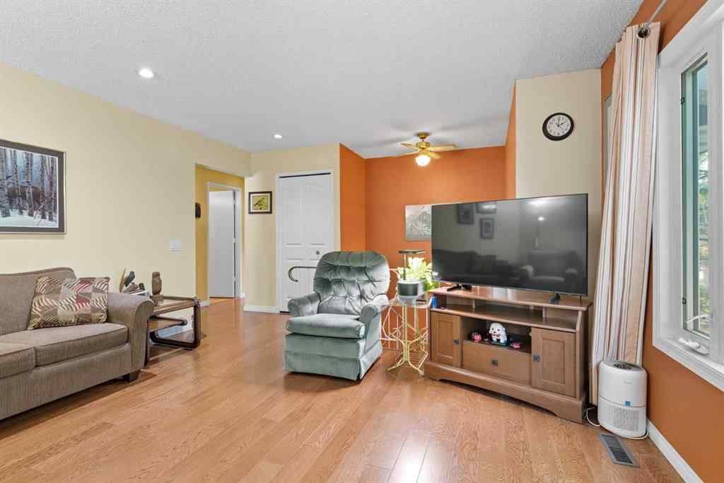 MLS® A2260709 - 124 Lynnbrook Road SE in Ogden Calgary, Residential