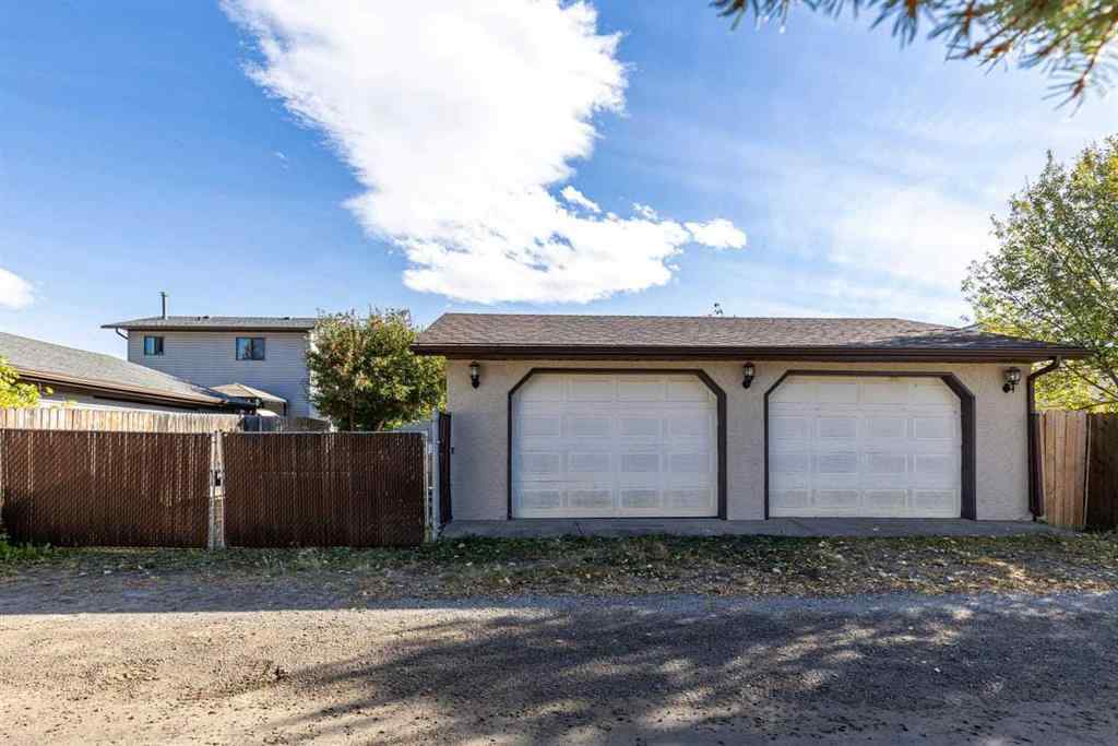 MLS® A2260710 - 1018 10 Avenue SE in Emerson Lake Estates High River, Residential